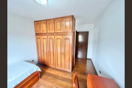 Casa à venda com 355m², 4 quartos e 6 vagas Casa à venda com 355m², 4 quartos e 6 vagasQuarto 2