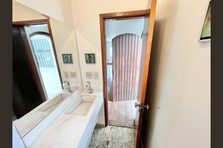 Casa à venda com 355m², 4 quartos e 6 vagas Casa à venda com 355m², 4 quartos e 6 vagasLavabo