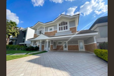 Casa de condomínio à venda com 470m², 5 quartos e 6 vagas Casa de condomínio à venda com 470m², 5 quartos e 6 vagasFoto 01