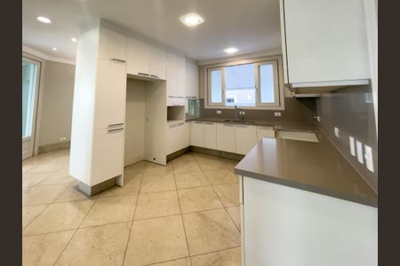 Casa de condomínio à venda com 470m², 5 quartos e 6 vagas Casa de condomínio à venda com 470m², 5 quartos e 6 vagasFoto 13