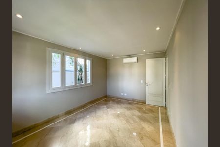 Casa de condomínio à venda com 470m², 5 quartos e 6 vagas Casa de condomínio à venda com 470m², 5 quartos e 6 vagasFoto 09