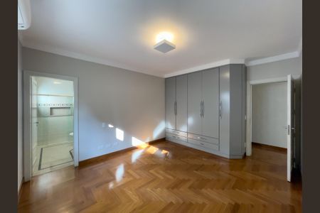 Casa de condomínio à venda com 470m², 5 quartos e 6 vagas Casa de condomínio à venda com 470m², 5 quartos e 6 vagasFoto 28