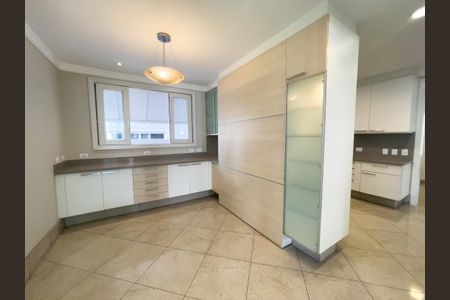 Casa de condomínio à venda com 470m², 5 quartos e 6 vagas Casa de condomínio à venda com 470m², 5 quartos e 6 vagasFoto 15