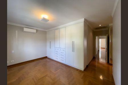 Casa de condomínio à venda com 470m², 5 quartos e 6 vagas Casa de condomínio à venda com 470m², 5 quartos e 6 vagasFoto 25