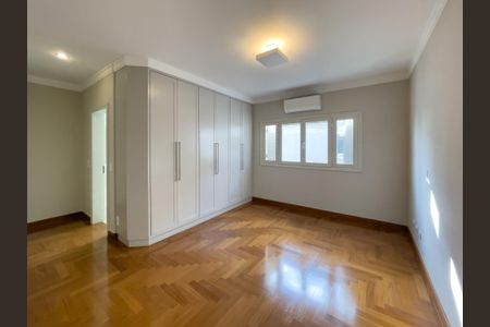 Casa de condomínio à venda com 470m², 5 quartos e 6 vagas Casa de condomínio à venda com 470m², 5 quartos e 6 vagasFoto 31