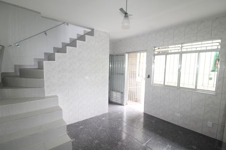 Sala / Cozinha de casa para alugar com 2 quartos, 60m² em Vila Francos, São Paulo