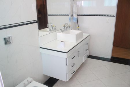 Casa à venda com 540m², 4 quartos e sem vagaBanheiro 1