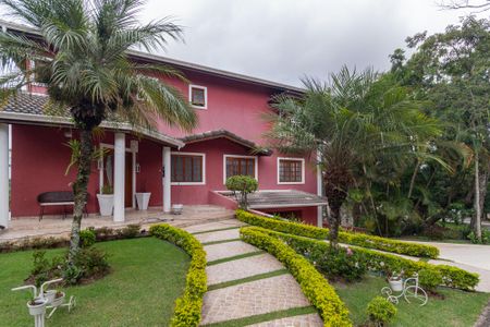 Casa de condomínio para alugar com 617m², 3 quartos e 4 vagas Casa de condomínio para alugar com 617m², 3 quartos e 4 vagasFachada