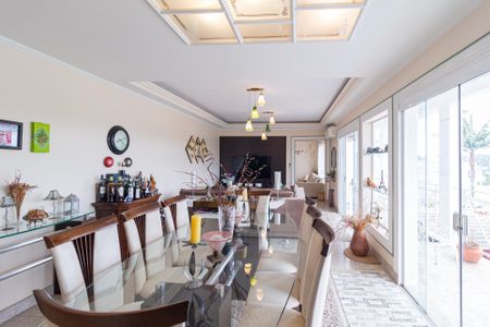 Casa de condomínio para alugar com 617m², 3 quartos e 4 vagas Casa de condomínio para alugar com 617m², 3 quartos e 4 vagasSala