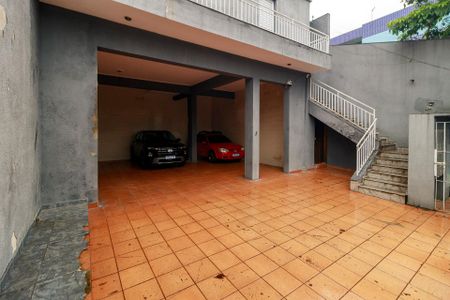 Casa à venda com 400m², 2 quartos e 8 vagas Casa à venda com 400m², 2 quartos e 8 vagasGaragem