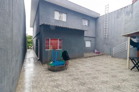 Casa à venda com 400m², 2 quartos e 8 vagas Casa à venda com 400m², 2 quartos e 8 vagasQuintal