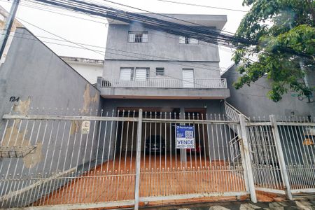 Casa à venda com 400m², 2 quartos e 8 vagas Casa à venda com 400m², 2 quartos e 8 vagasFachada