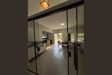 Casa de condomínio à venda com 380m², 4 quartos e 5 vagasFoto 01