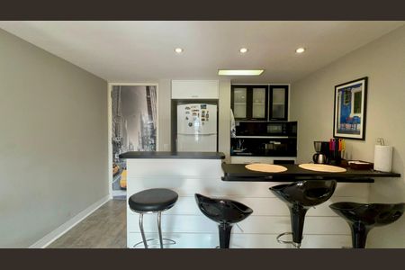 Apartamento à venda com 43m², 1 quarto e 1 vaga Apartamento à venda com 43m², 1 quarto e 1 vagaCozinha - Armários