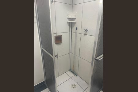 Banheiro de apartamento para alugar com 1 quarto, 45m² em Vila Tupi, Praia Grande