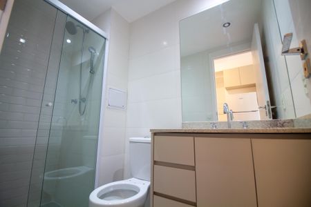 Banheiro de kitnet/studio para alugar com 1 quarto, 25m² em Jardim das Acacias, São Paulo