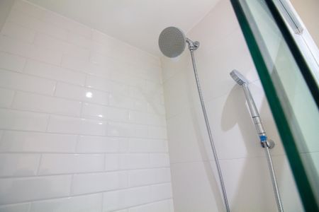 Banheiro de kitnet/studio para alugar com 1 quarto, 25m² em Jardim das Acacias, São Paulo