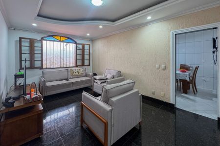 Sala de casa à venda com 4 quartos, 210m² em Santa Cruz, Belo Horizonte