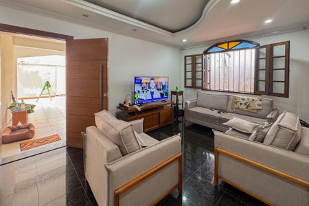 Sala de casa à venda com 4 quartos, 210m² em Santa Cruz, Belo Horizonte