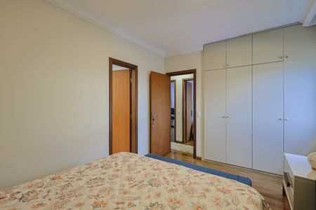 Apartamento à venda com 130m², 4 quartos e 2 vagasQuarto 3 - Suíte