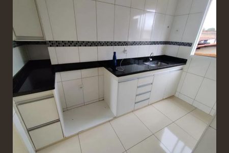 Cozinha de apartamento para alugar com 2 quartos, 54m² em Santa Mônica, Uberlândia