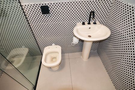 Banheiro de apartamento para alugar com 1 quarto, 63m² em República, São Paulo