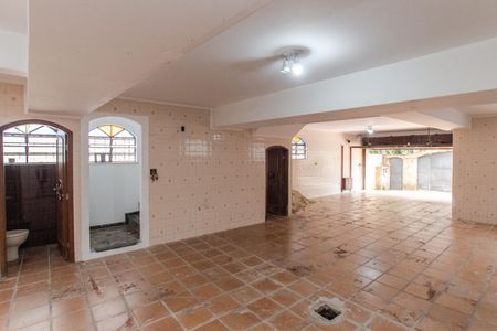 Casa à venda com 385m², 4 quartos e 6 vagas Casa à venda com 385m², 4 quartos e 6 vagasGaragem