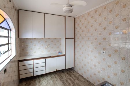 Casa à venda com 385m², 4 quartos e 6 vagas Casa à venda com 385m², 4 quartos e 6 vagasÁrea de Serviço