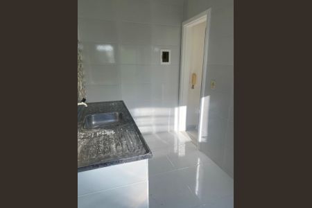 Cozinha de casa de condomínio para alugar com 2 quartos, 75m² em Parque Uruguaiana, Duque de Caxias