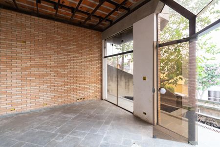 Casa de condomínio à venda com 350m², 3 quartos e 4 vagas Casa de condomínio à venda com 350m², 3 quartos e 4 vagasSala 3