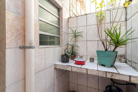 Casa à venda com 170m², 2 quartos e 1 vagaÁrea de Serviço e Quintal