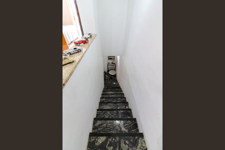 Casa à venda com 170m², 2 quartos e 1 vagaEscada