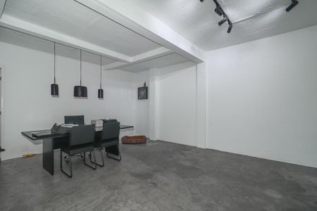 Casa à venda com 600m², 6 quartos e 4 vagasEscritório