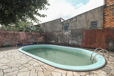Casa à venda com 600m², 6 quartos e 4 vagasFundos