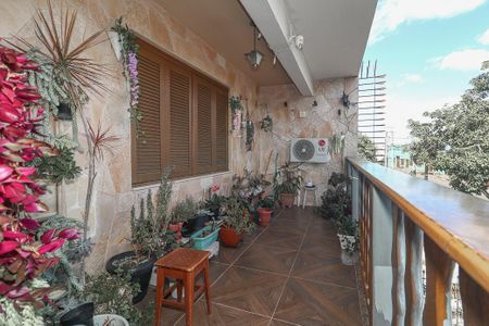 Casa à venda com 600m², 6 quartos e 4 vagasVaranda