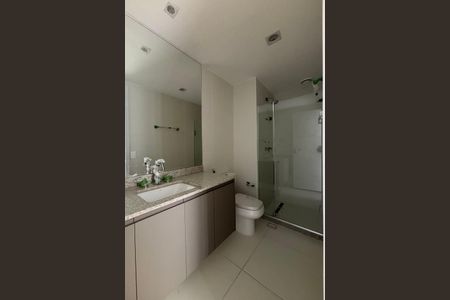 Apartamento à venda com 174m², 3 quartos e 1 vagaSuíte 1 - banheiro