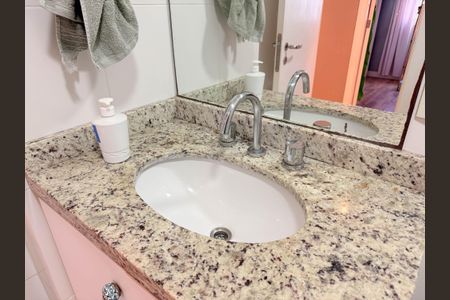 Apartamento para alugar com 69m², 2 quartos e 2 vagasBanheiro Social 