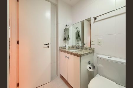 Apartamento para alugar com 69m², 2 quartos e 2 vagasBanheiro Social 