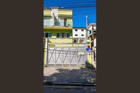 Casa à venda com 180m², 3 quartos e 5 vagas Casa à venda com 180m², 3 quartos e 5 vagasFachada