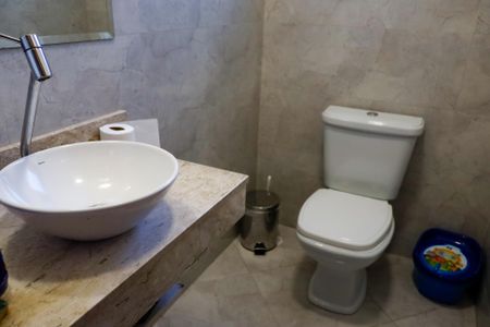 Casa à venda com 180m², 3 quartos e 5 vagas Casa à venda com 180m², 3 quartos e 5 vagasLavabo