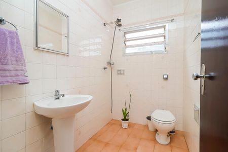 Casa para alugar com 150m², 2 quartos e 2 vagasBanheiro Social