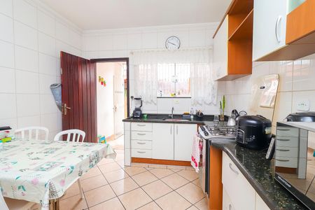 Casa para alugar com 150m², 2 quartos e 2 vagasCozinha