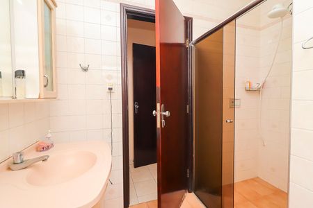 Casa para alugar com 150m², 2 quartos e 2 vagasBanheiro da Suíte