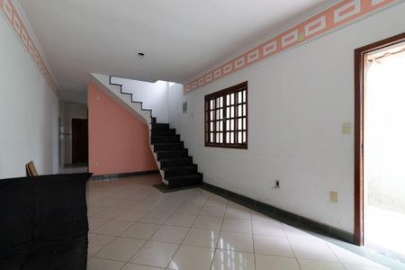 Casa à venda com 187m², 3 quartos e 3 vagas Casa à venda com 187m², 3 quartos e 3 vagasSala