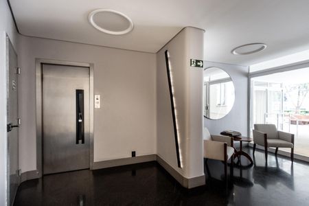 Apartamento à venda com 121m², 2 quartos e 1 vagaHall do elevador