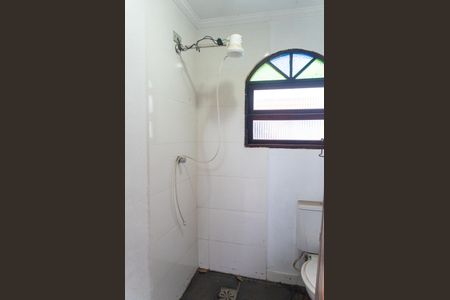 Casa para alugar com 180m², 2 quartos e 2 vagas Casa para alugar com 180m², 2 quartos e 2 vagasBanheiro dos Fundos