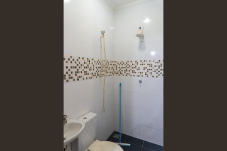 Casa para alugar com 180m², 2 quartos e 2 vagas Casa para alugar com 180m², 2 quartos e 2 vagasBanheiro de serviço