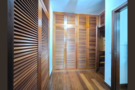 Apartamento à venda com 375m², 4 quartos e 3 vagasCloset da Suíte 4