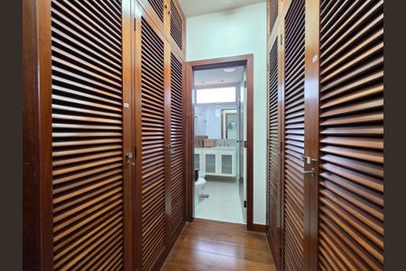 Apartamento à venda com 375m², 4 quartos e 3 vagasCloset da suíte 1