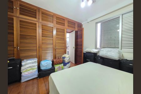 Apartamento à venda com 375m², 4 quartos e 3 vagasQuarto Suíte 2